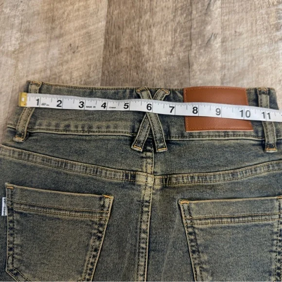 Princess Polly NWT ~size 0 dirty denim mini skirt, double button fly - Picture 9 of 10